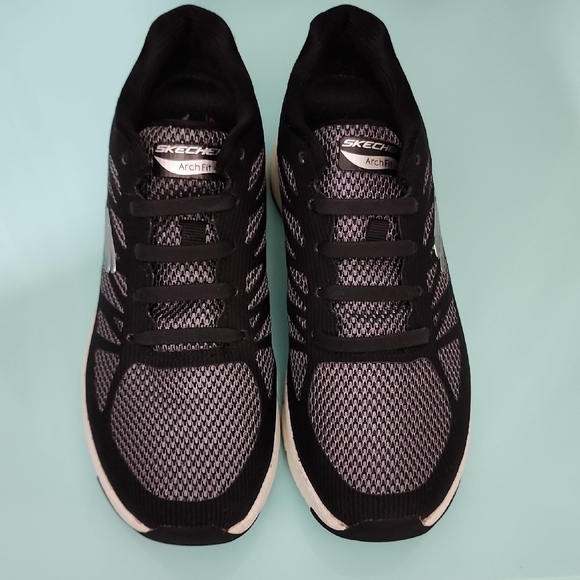 Skechers Air Cooled Arch Fit Black and Gray Sneakers - Picture 1 of 10